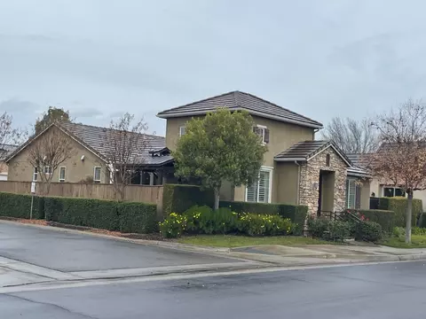 3977 Richmond Ave, Clovis, CA 93619