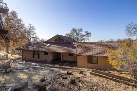 42400 Maples Ln, Oakhurst, CA 93644