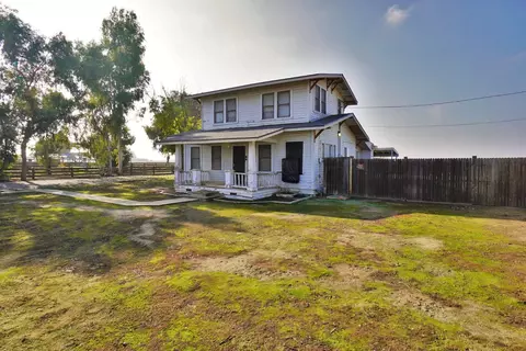 10806 6th Ave, Hanford, CA 93230