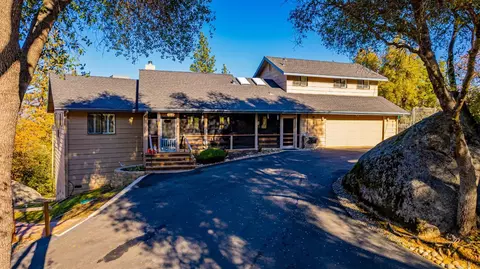 49803 Stillmeadow Ln, Oakhurst, CA 93644