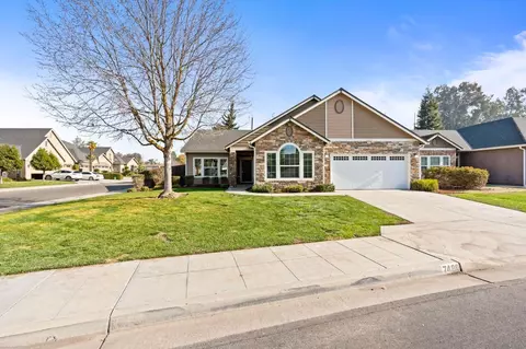 7486 N Shiraz Ave, Fresno, CA 93722