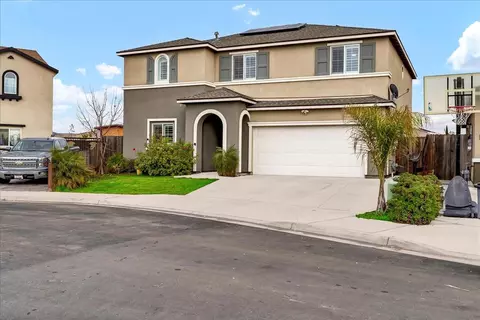 924 S Apricot Ave, Fresno, CA 93727
