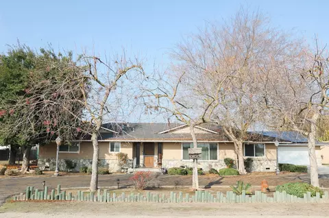 144 E Larsen Ave, Fresno, CA 93706