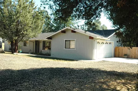 45089 Nip View Cir, Ahwahnee, CA 93601
