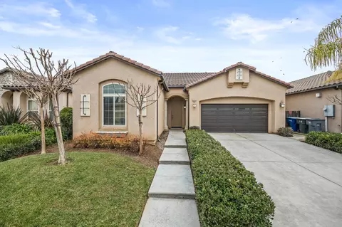 6943 W Dovewood Ln, Fresno, CA 93723