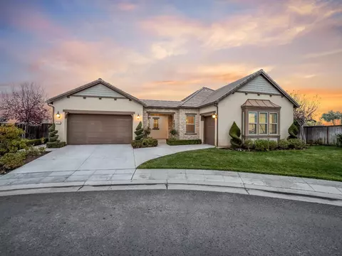 202 N Pinnacle Dr, Madera, CA 93636