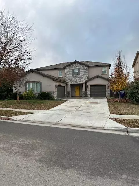 2967 3rd St, Sanger, CA 93657