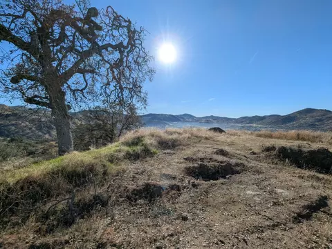293 Deerbrook Ln, Yokuts Valley, CA 93675