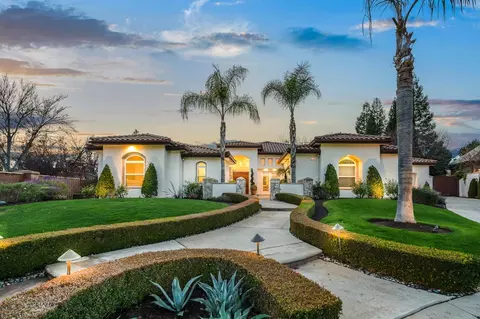 3202 E Via Montiano Ave, Clovis, CA 93619