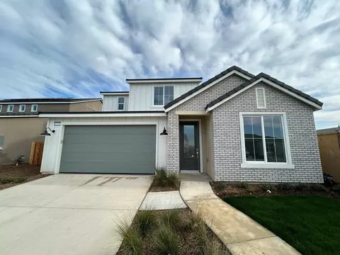 2209 N Russell Ave #91, Clovis, CA 93619