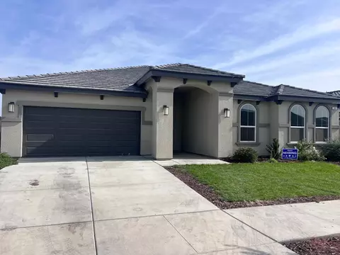 194 N Almond Ave, Kerman, CA 93630
