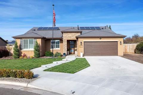 2567 Orange Ct, Kingsburg, CA 93631