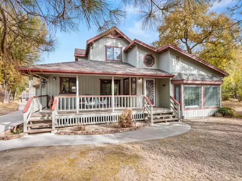 45977 River View Dr, Oakhurst, CA 93644