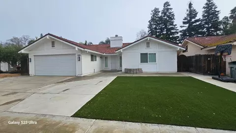 6250 N Gilroy Ave, Fresno, CA 93722