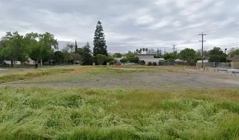 2395 N Arthur Ave, Fresno, CA 93705