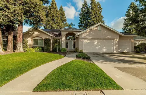 440 S Redwood Dr, Reedley, CA 93654