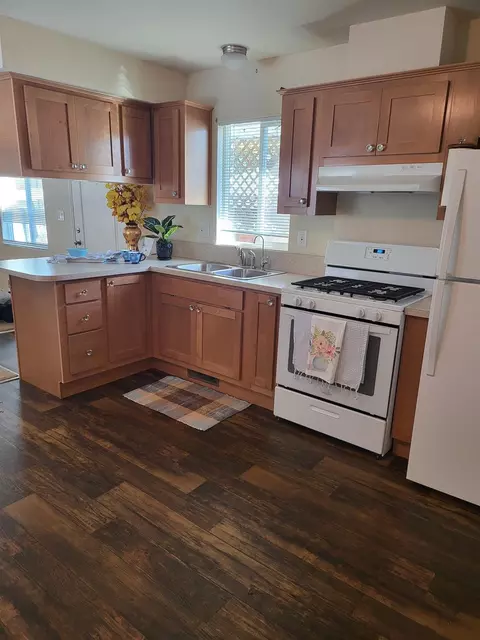 1724 Minnewawa Ave #104, Clovis, CA 93612