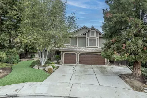 203 W Jordan Ave, Clovis, CA 93611