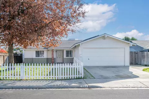 984 W Ashcroft Ave, Clovis, CA 93612