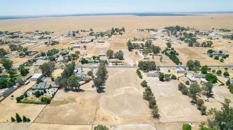 1 Monreal Rd, Madera, CA 93636