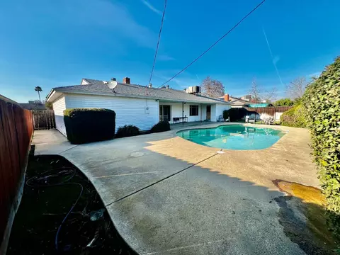 5728 N Callisch Ave, Fresno, CA 93710
