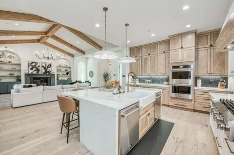 1190 E Turnberry Ave, Fresno, CA 93730