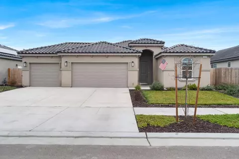 152 N Walnut Ave, Kerman, CA 93630