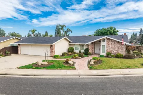 395 Laverne Ave, Clovis, CA 93611