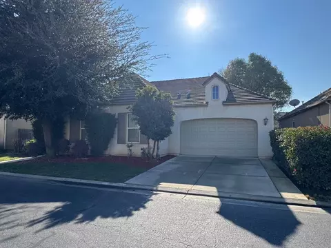 84 W Everglade Ave, Clovis, CA 93619