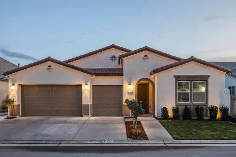 602 Bloom Ln, Clovis, CA 93619