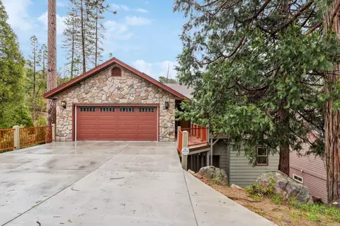 53930 Creekside Ln, Bass Lake, CA 93604