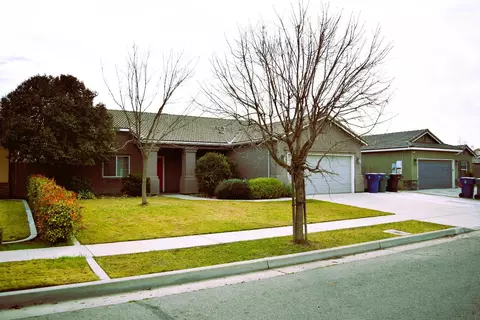 1767 Arrowhead Ct, Tulare, CA 93274