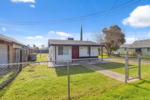 1104 Clark St, Madera, CA 93638