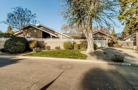 1446 E Vassar Dr, Visalia, CA 93292