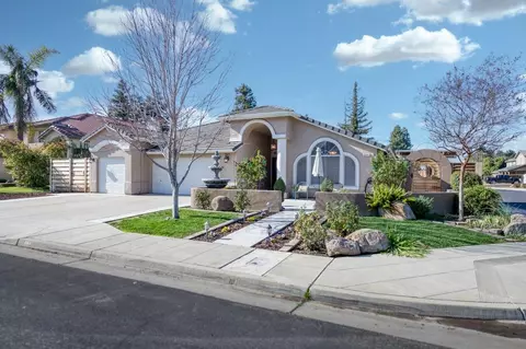 684 N Oxford Ave, Clovis, CA 93611
