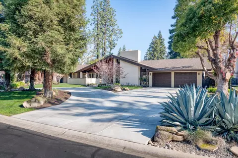 7452 N Spyglass Ave, Fresno, CA 93711