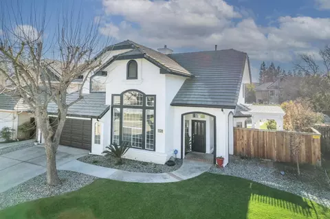 879 E Newcastle Ln, Fresno, CA 93720