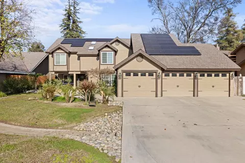 5606 W Sweet Dr, Visalia, CA 93291