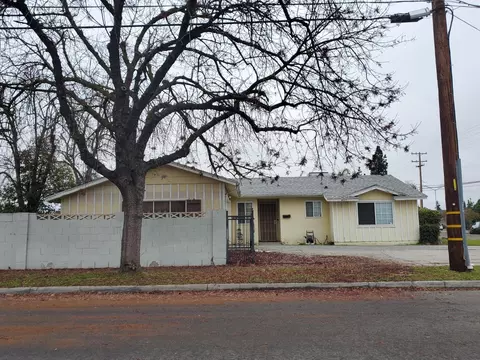 4212 N 7th St, Fresno, CA 93726
