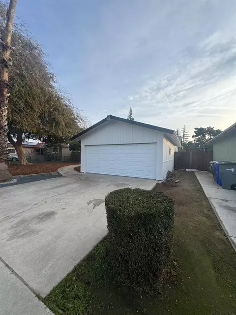 3966 N Teilman Ave, Fresno, CA 93705