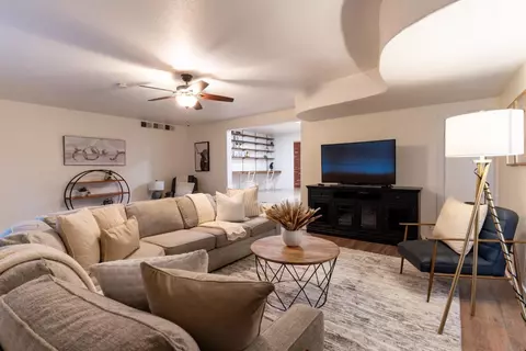 1701 W Weldon Ave, Fresno, CA 93705