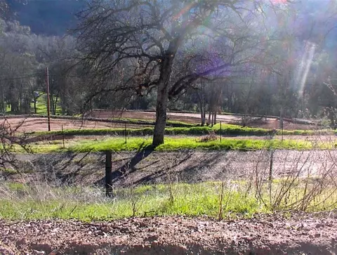 2 Hopewell Rd, Yokuts Valley, CA 93675