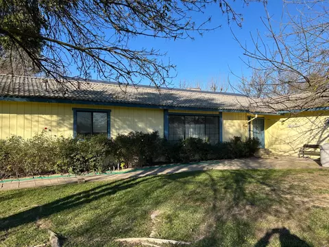 10420 E Jefferson Ave, Del Rey, CA 93616