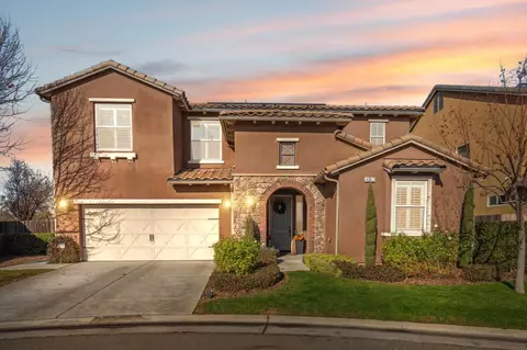4217 Salem Ln, Clovis, CA 93619