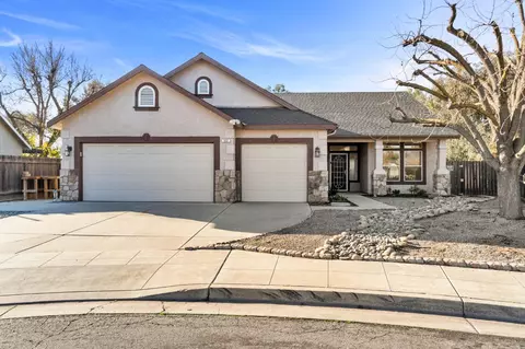 522 Arroyo Ave, Clovis, CA 93611