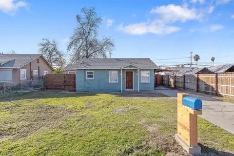 121 S Los Angeles St, Tulare, CA 93274