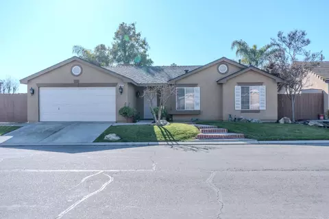 5244 E Blossom Ln, Fresno, CA 93725