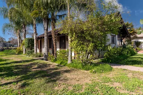 5345 E Tulare Ave, Fresno, CA 93727