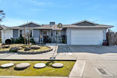 2371 E Menlo Ave, Fresno, CA 93710