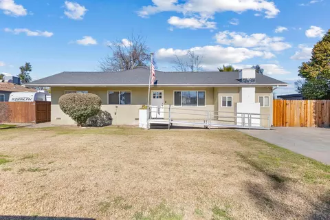 206 W Lois Ave, Tulare, CA 93274